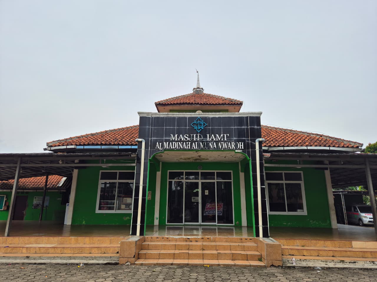 Tampak Depan Masjid Lama